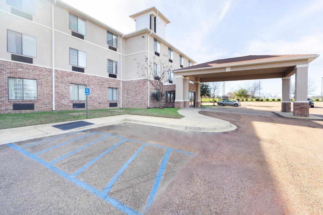 Ramada By Wyndham Jackson Ms Hotel Exterior photo