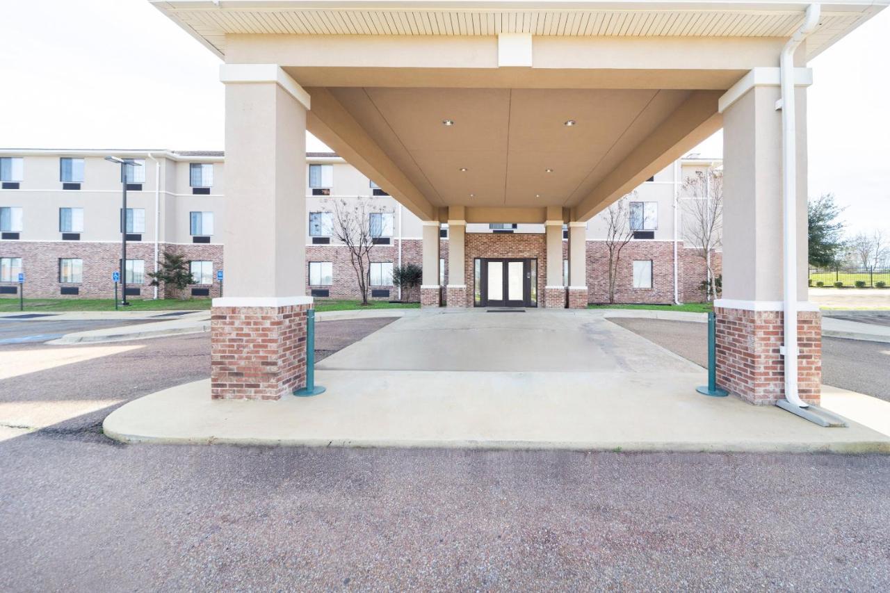 Ramada By Wyndham Jackson Ms Hotel Exterior photo